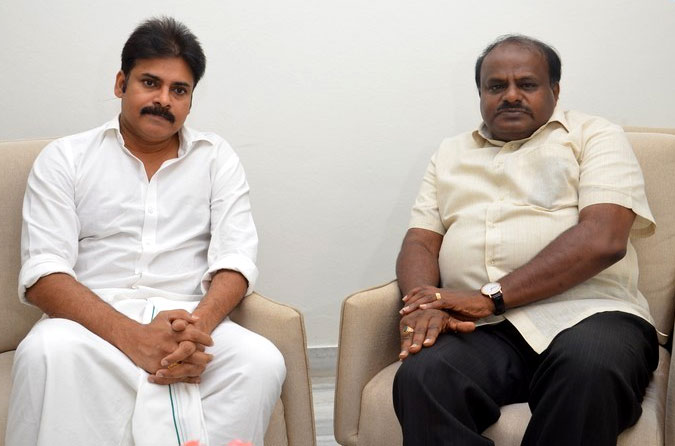 pawan kalyan,kannada ex cm kumaraswamy,kumaraswamy meets pawan kalyan,no politics,jaguar movie,special status  పవన్ కళ్యాన్ ను కలిసిన మాజీ కన్నడ సీయం!!